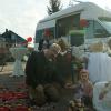 Michaela und Matthias Förster mit Tochter Marie aus Schimmendorf wurden mit einer Wohnmobil-Hochzeit überrascht – und freuen sich riesig.