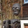 Afrikanische Stilelemente hat Ernst Müller in diese Skulptur einfließen lassen.
