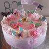 Eine Vanille-Erdbeere-Torte zu einem 80. Geburtstag. Eine Vanille-Erdbeere-Torte zu einem 80. Geburtstag.