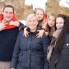 Spaß im Schnee: Jochen und Diana Weber mit den vier Kindern. Spaß im Schnee: Jochen und Diana Weber mit den vier Kindern.