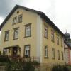 Das frühere Schulhaus neben der Pfaffendorfer Kirche.