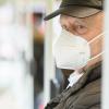 FFP2-Masken sind an vielen Orten Pflicht in Bayern: Auch in den Rathäusern und dem Landratsamt am Obermain müssen sie getragen werden. Für bestimmte Personengruppen gibt es kostenlose Masken.