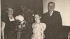 Carmen Ulbrich (Mi.) mit Onkel und Tante Günther bei der Einweihung des neuen Kinos 1952. „Es rolle wie heut? Jahr ein Jahr aus, stets guter Film in diesem Lichtspielhaus.“ Carmen Ulbrich (Mi.) mit Onkel und Tante Günther bei der Einweihung des neuen Kinos 1952. „Es rolle wie heut? Jahr ein Jahr aus, stets guter Film in diesem Lichtspielhaus.“
