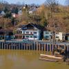 Bis an die neuen Spundwände reicht das Wasser des Mains im Michelauer Gemeindeteil Schwürbitz.