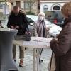 Wer Masken wollte, hatte sich einzutragen und gegenzuzeichnen. Es ist der Versuch, etwas Ordnung in eine gänzlich neue Situation zu bringen.