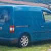 MIt diesem blauen Volkswagen Caddy ist der Vermisste unterwegs.