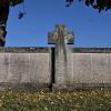 Für eine bleibende Erinnerung an ihre Verstorbenen hat die Hansastadt Hamburg gesorgt und ein Grabmal auf dem Friedhof in Burgkunstadt errichten lassen. Für eine bleibende Erinnerung an ihre Verstorbenen hat die Hansastadt Hamburg gesorgt und ein Grabmal auf dem Friedhof in Burgkunstadt errichten lassen.