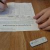 Persönliche Daten des Kindes, Marke und Art des Tests müssen die Eltern in eine Liste übertragen und in der Kindertagesstätte vorzeigen. Persönliche Daten des Kindes, Marke und Art des Tests müssen die Eltern in eine Liste übertragen und in der Kindertagesstätte vorzeigen.