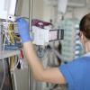Rein statistisch kommen im Bezirk der Arbeitsagentur Bamberg-Coburg auf 100 gemeldete sozialversicherungspflichtige Stellen bei den medizinischen Gesundheitsberufen derzeit nur 27 potenzielle arbeitslose Bewerber. /DPA