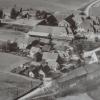 Luftaufnahme aus dem Jahr 1955: der Frohnberg mit dem Gutshof. Luftaufnahme aus dem Jahr 1955: der Frohnberg mit dem Gutshof.