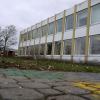 Die Oskar-Schramm-Schule in Bodelstadt muss über kurz oder lang saniert werden. Dafür stehen rund 3,5 Millionen Euro Baukosten im Raum.