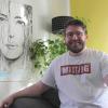 Jetzt fühlt er sich wieder wohl in seiner Haut: Tobias Hohner vor einem seiner Gemälde. Jetzt fühlt er sich wieder wohl in seiner Haut: Tobias Hohner vor einem seiner Gemälde.