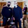 Die beiden Jugendfeuerwehrler Tom Koch und Tim Liebl helfen eifrig mit. Die beiden Jugendfeuerwehrler Tom Koch und Tim Liebl helfen eifrig mit.