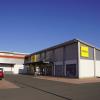 Künftig Getränkemarkt statt Textildiscounter: Das an den „Norma“-Markt angrenzende Gebäude (rechts) in der Lichtenfelser Straße erfährt eine Nutzungsänderung. Das Gremium stimmte dem hierzu eingereichten Bauantrag nun zu.
