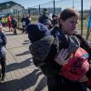 Immer mehr Ukrainer fliehen aus ihrem Land. Die Adalbert-Raps-Stiftung gibt Tipps, wie man jetzt am besten helfen kann./AP/DPA