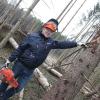 Der ganze Stolz von Herbert Kunzelmann sind seine Jungbäume Insgesamt 66000 neue Exemplare wurden auf dem Jura bei Weiden gepflanzt. Der ganze Stolz von Herbert Kunzelmann sind seine Jungbäume Insgesamt 66000 neue Exemplare wurden auf dem Jura bei Weiden gepflanzt.