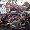 Hunderte von Gästen fanden sich zur Abschlussfeier am Brauhausplatz ein. Hunderte von Gästen fanden sich zur Abschlussfeier am Brauhausplatz ein.