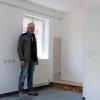 Bürgermeister Bernhard Storath in einem der – hier noch leeren – Zimmer der künftigen Gemeinschaftsunterkunft für Flüchtlinge aus der Ukraine in Ebensfeld. Bürgermeister Bernhard Storath in einem der – hier noch leeren – Zimmer der künftigen Gemeinschaftsunterkunft für Flüchtlinge aus der Ukraine in Ebensfeld.