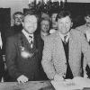 BLV-Präsident Karl Rauh (3. v. re.) eröffnet am letzten April-Wochenende 1997 in Lichtenfels offiziell den allerersten Landesstützpunkt Leichtathletik: Beim Rathausempfang mit den Bürgermeistern Winfred Bogdahn (4. v. li.) und Winfried Weinbeer (re.) trägt er sich ins Gästebuch der Stadt ein. BLV-Präsident Karl Rauh (3. v. re.) eröffnet am letzten April-Wochenende 1997 in Lichtenfels offiziell den allerersten Landesstützpunkt Leichtathletik: Beim Rathausempfang mit den Bürgermeistern Winfred Bogdahn (4. v. li.) und Winfried Weinbeer (re.) trägt er sich ins Gästebuch der Stadt ein.