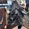 Erst aus der Vogelperspektive zeigten sich das ganze Ausmaß des Schadens und die Stellen, wo das Feuer auch auf die Nachbargebäude übergegriffen hatte.