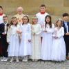 Am Weißen Sonntag empfingen die Bad Staffelsteiner Kommunionkinder in der Pfarrkirche ihre erste heilige Kommunion. Die beiden Gottesdienste unter dem Motto „Bei Gott zuhause“ gestalteten die Kinder, rund um Pfarrer Zettelmaier und Gemeindereferent Daniel Wehrfritz, mit. Im Bild zeigt die zweite Gruppe.Text/