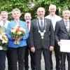 Fünf Marathonläufer des Ehrenamtes und drei langjährige Gemeinderäte wurden bei der Festsitzung des Gemeinderates im katholischen Pfarrjugendheim geehrt (v. li.): Karlheinz Hofmann, Maria Winkler, Reinhold Hüttner, Stefanie Deuerling, Robert Wilm, Bürgermeister Robert Hümmer, Maximilian Deuber, Hans-Werner Schuster und Josef Schießl.