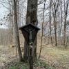An vielen Stellen des Waldes trifft man unvermutet auf Zeichen der Frömmigkeit. An vielen Stellen des Waldes trifft man unvermutet auf Zeichen der Frömmigkeit.