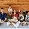Fünf Jugendliche helfen mit ihrem Schoko-Projekt Menschen in Not: (v. li.) Nils Köhler, Anna Beßlein, Céline Fischer, Joana Müller und Jakob Weigel.