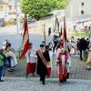 Angeführt vom Kirchenschweizer und Pater Maximilian zieht die Trachtenwallfahrt in die päpstliche Basilika. Angeführt vom Kirchenschweizer und Pater Maximilian zieht die Trachtenwallfahrt in die päpstliche Basilika.