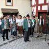 Traditionsgemäß „meldete“ Schützenmeister Ulrich Haderlein dem Bürgermeister Gregor Friedlein-Zech, dass die Schützengesellschaft von Marktzeuln mit ihrem Königshaus zur Abholung der Schützenfahne „angetreten“ sei.