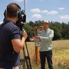 Dominik Ring filmt das Fazit von Daniel Hornstein als Vertreter des Naturschutzes beider Regierung von Oberfranken. Dominik Ring filmt das Fazit von Daniel Hornstein als Vertreter des Naturschutzes beider Regierung von Oberfranken.