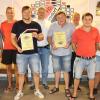 Nach den Vereinsehrungen (v. li.): Ehrenvorsitzender Edwin Jungkunz, 3. Vorsitzender Christian Gampert, Stefan Jungkunz (für 25 Jahre geehrt), Zweiter Bürgermeister Marco Weidner, Willmar Jungkunz (für 50 Jahre geehrt), 1. Vorsitzender Wolfgang Kraus, 2. Vorsitzender Christian Fischer und der für 200 Spiele geehrte Dominik Vorndran.