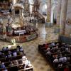 Rund 200 Interessierte folgten in der kühlen Basilika aufmerksam die Ausführungen von Kunsthistorikers Dr. Peter Ruderich zur Baugeschichte der Wallfahrtskirche Vierzehnheiligen. Rund 200 Interessierte folgten in der kühlen Basilika aufmerksam die Ausführungen von Kunsthistorikers Dr. Peter Ruderich zur Baugeschichte der Wallfahrtskirche Vierzehnheiligen.