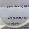 Die Ankündigung einer Mieterhöhung darf zeitlich nicht zu sehr von der Berechnung der ortsübliche Vergleichsmiete abweichen.