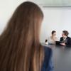 Wer eine Kündigung vom Arbeitgeber erhält, hat Anspruch darauf, innerhalb der Kündigungsfrist für Vorstellungsgespräche freigestellt zu werden.
