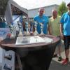 Organisator Stefan Walter (li.) und Helfer Christian Lang aus Tirschenreuth übernehmen mit Stadtrat und Ford-Bulldog-Fahrer Walter Mackert (Mitte) die Preisverteilung und die Übergabe der Pokale. Organisator Stefan Walter (li.) und Helfer Christian Lang aus Tirschenreuth übernehmen mit Stadtrat und Ford-Bulldog-Fahrer Walter Mackert (Mitte) die Preisverteilung und die Übergabe der Pokale.