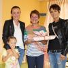 Ein Abschiedsgeschenk des Elternbeirats überrreichten Christina Schießl (li.) und Kathrin Funk (re.) an Conny Gebert-Scholl. Ein Abschiedsgeschenk des Elternbeirats überrreichten Christina Schießl (li.) und Kathrin Funk (re.) an Conny Gebert-Scholl.