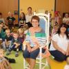 Zur „Rentnerqueen“ krönten die Kolleginnen und die Kinder die beliebte Erzierhin Conny Gebert-Scholl zum Abschied.