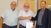 Ehrung für Rolf Hoffmann (Mitte) beim SPD-Ortsverein Oberlangenstadt. Ihm gratulierten Vorsitzender Wolfgang Neumann (li.) und Marktgemeinderat sowie Bürgermeisterkandidat Thomas Friedlein.