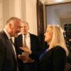 Baur-Chef Stephan P. Elsner und Kuratoriumsvorsitzender Georg von Waldenfels begrüßen Europaministerin Melanie Huml. Baur-Chef Stephan P. Elsner und Kuratoriumsvorsitzender Georg von Waldenfels begrüßen Europaministerin Melanie Huml.