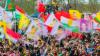 Ein Fahnenmeer bei der zentralen Feier zum kurdischen Neujahrsfest «Newroz» in Frankfurt.