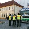 Trupps der Bereitschaftspolizei durchstreiften auch am Freitag die Lichtenfelser Innenstadt auf der Suche nach der Tatwaffe und anderen Gegenständen.