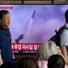Ein Fernsehbildschirm im Bahnhof Seoul zeigt ein Bild des nordkoreanischen Raketenstarts während einer Nachrichtensendung.