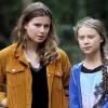 Die Klimaschutzaktivistinnen Luisa Neubauer (l) und Greta Thunberg stehen zusammen im Hambacher Forst.