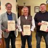 Drei ehemalige Musikanten wurden für ihre außergewöhnlichen Verdienste zu Ehrenmitgliedern ernannt: (v. li.) 2. Vorsitzender Thomas Reuther, Rainer Drechsel, Hans Reuther, Otto Drechsel und Vorsitzende Karin Wendel. Drei ehemalige Musikanten wurden für ihre außergewöhnlichen Verdienste zu Ehrenmitgliedern ernannt: (v. li.) 2. Vorsitzender Thomas Reuther, Rainer Drechsel, Hans Reuther, Otto Drechsel und Vorsitzende Karin Wendel.