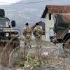 KFOR-Soldaten bewachen einen Kontrollpunkt in der Nähe des nördlichen Kosovo-Grenzübergangs von Jarinje. (Archiv)