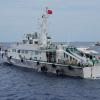 China und die Philippinen haben nicht zum ersten Mal Ärger: Ein Schiff der chinesischen Küstenwache versucht hier im August, einem philippinischen Versorgungsschiff (l) den Weg zu versperren.