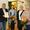 Ehrung im St. Anna Kindergarten Weismain: (v. li.) Geschäftsführer des Kindergartens, Michael Seck, Gaby Herold (25 Jahre Arebitsjubiläum), Kindergartenleiterin Karin Vonbrunn, Bettina Seuling (40 Jahre) und der neue Pfarrer Christian Montag.