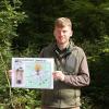 Um mehr Details über den Naturfriedhof zu erfahren, gab es für die Besucher einen Infostand, an denen Betriebsleiter Sebastian Huth Rede und Antwort stand. Um mehr Details über den Naturfriedhof zu erfahren, gab es für die Besucher einen Infostand, an denen Betriebsleiter Sebastian Huth Rede und Antwort stand.