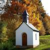 Die kleine Kapelle in der Nähe der Niestener Mühle im Herbst. Die kleine Kapelle in der Nähe der Niestener Mühle im Herbst.